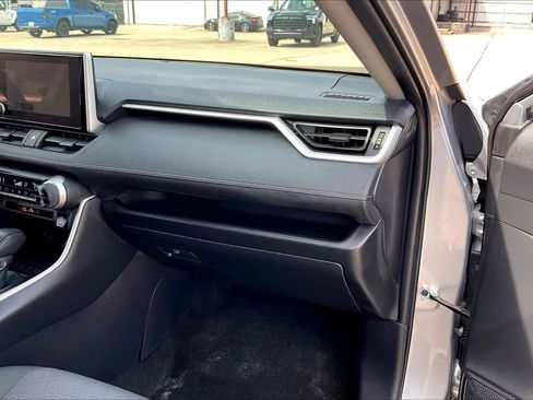 Used 2025 Toyota RAV4 XLE FWD image 19