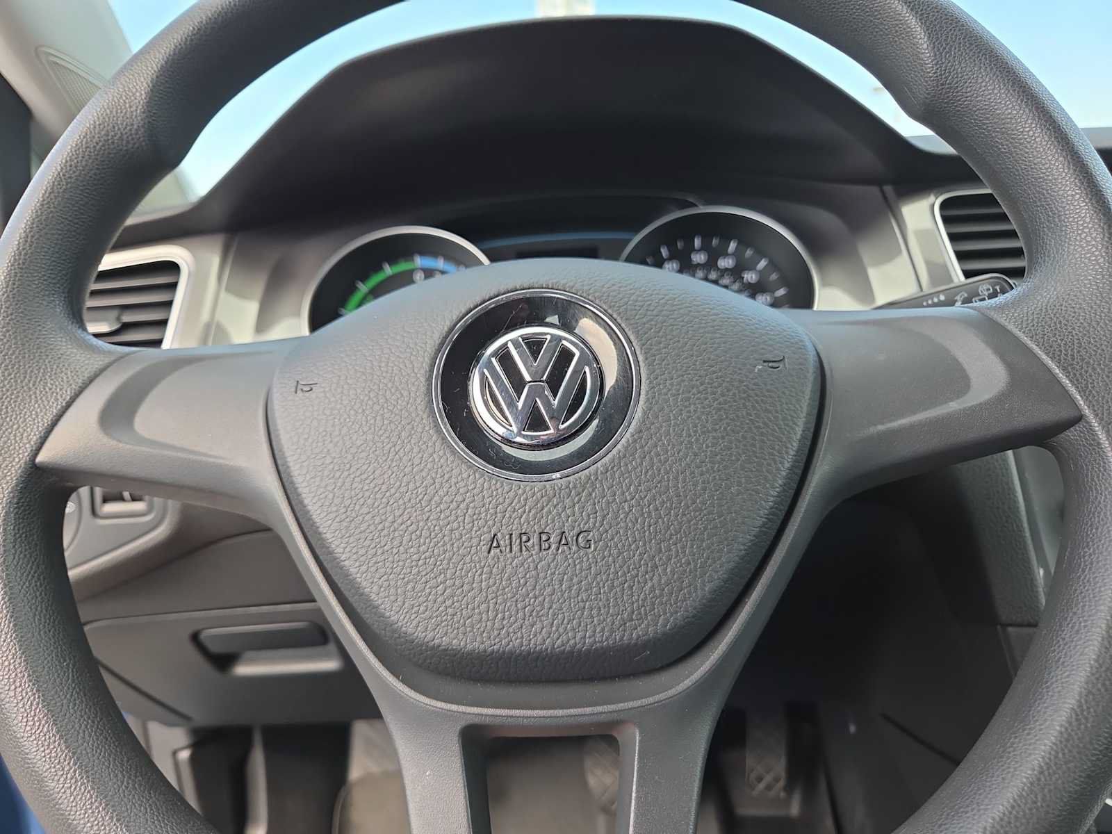 Used 2016 Volkswagen e-Golf SE w/ DC Fast Charging Package FWD image 23