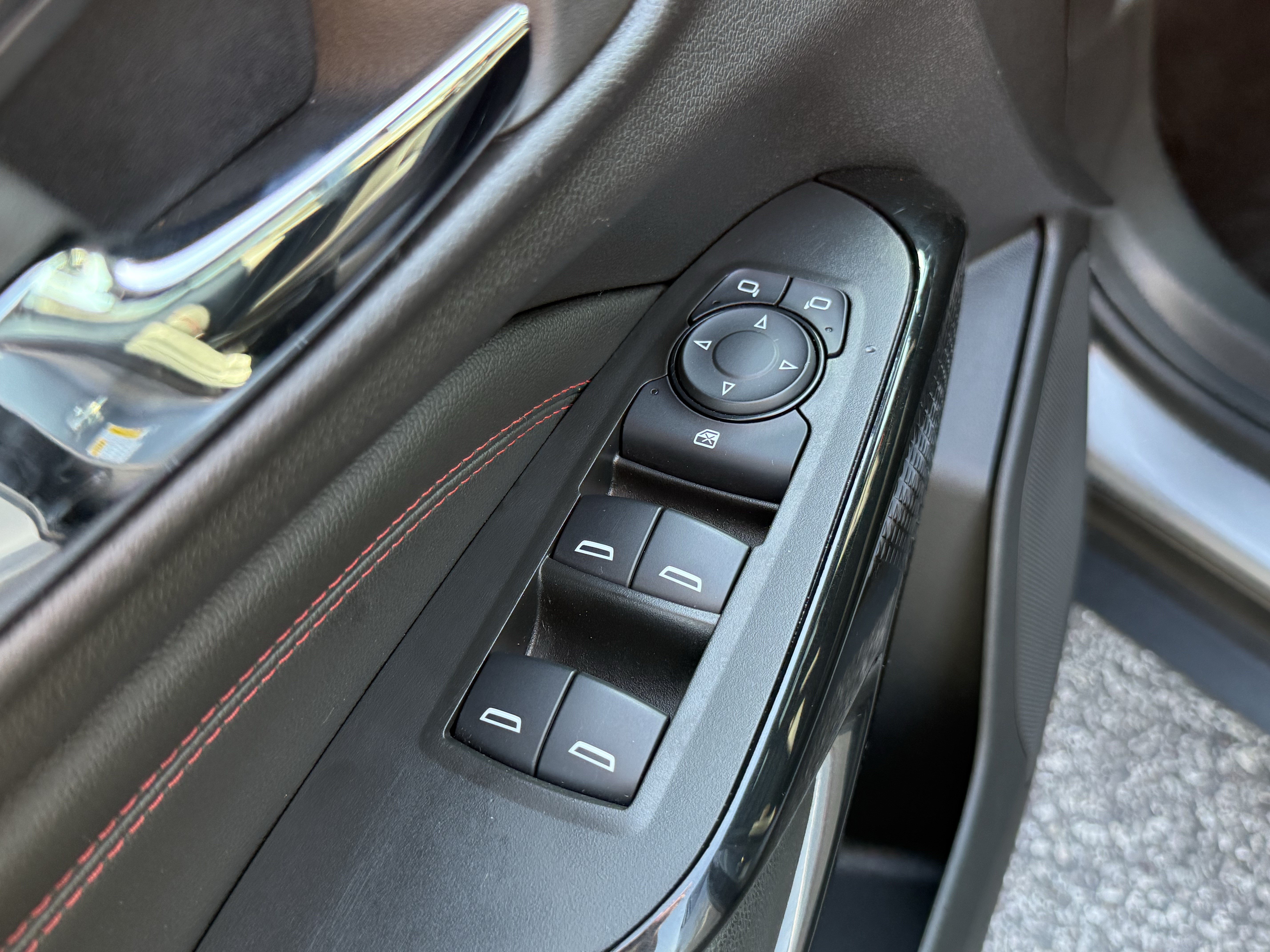 Used 2024 Chevrolet Trax RS FWD image 14