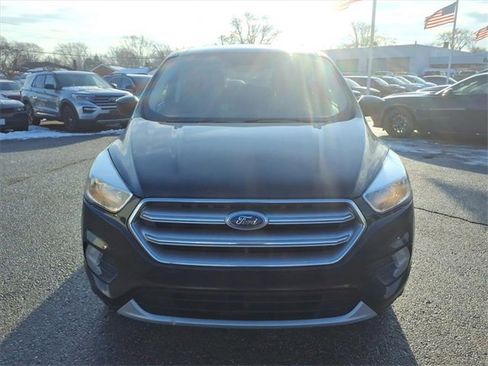 Used 2017 Ford Escape SE image 2