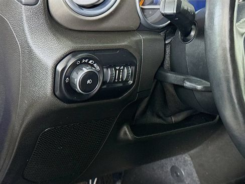 Used 2018 Jeep Wrangler Unlimited Sahara w/ Dual Top Group AWD/4WD image 19
