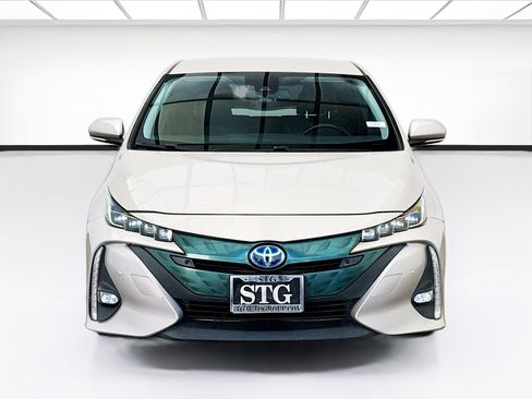 Used 2019 Toyota Prius Prime Advanced w/ Carpet Mat Package FWD image 2