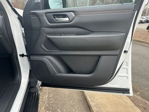 New 2026 Nissan Armada SL image 14