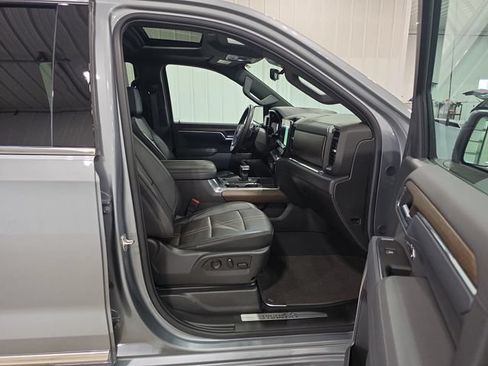 Used 2025 Chevrolet Silverado 1500 High Country w/ Technology Package AWD/4WD image 30