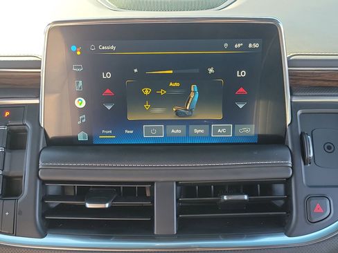 Used 2022 Chevrolet Suburban Premier image 17