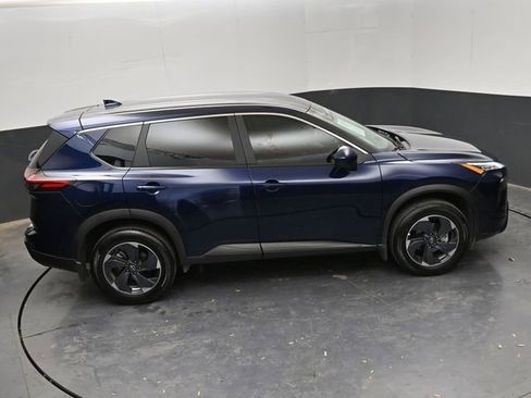 Certified 2025 Nissan Rogue SV image 28