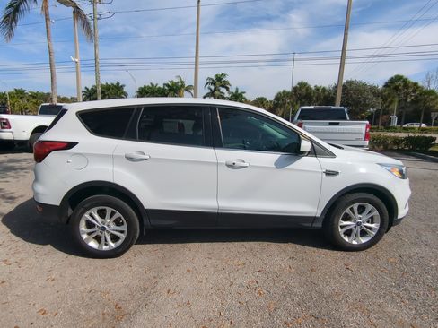 Used 2019 Ford Escape SE image 4