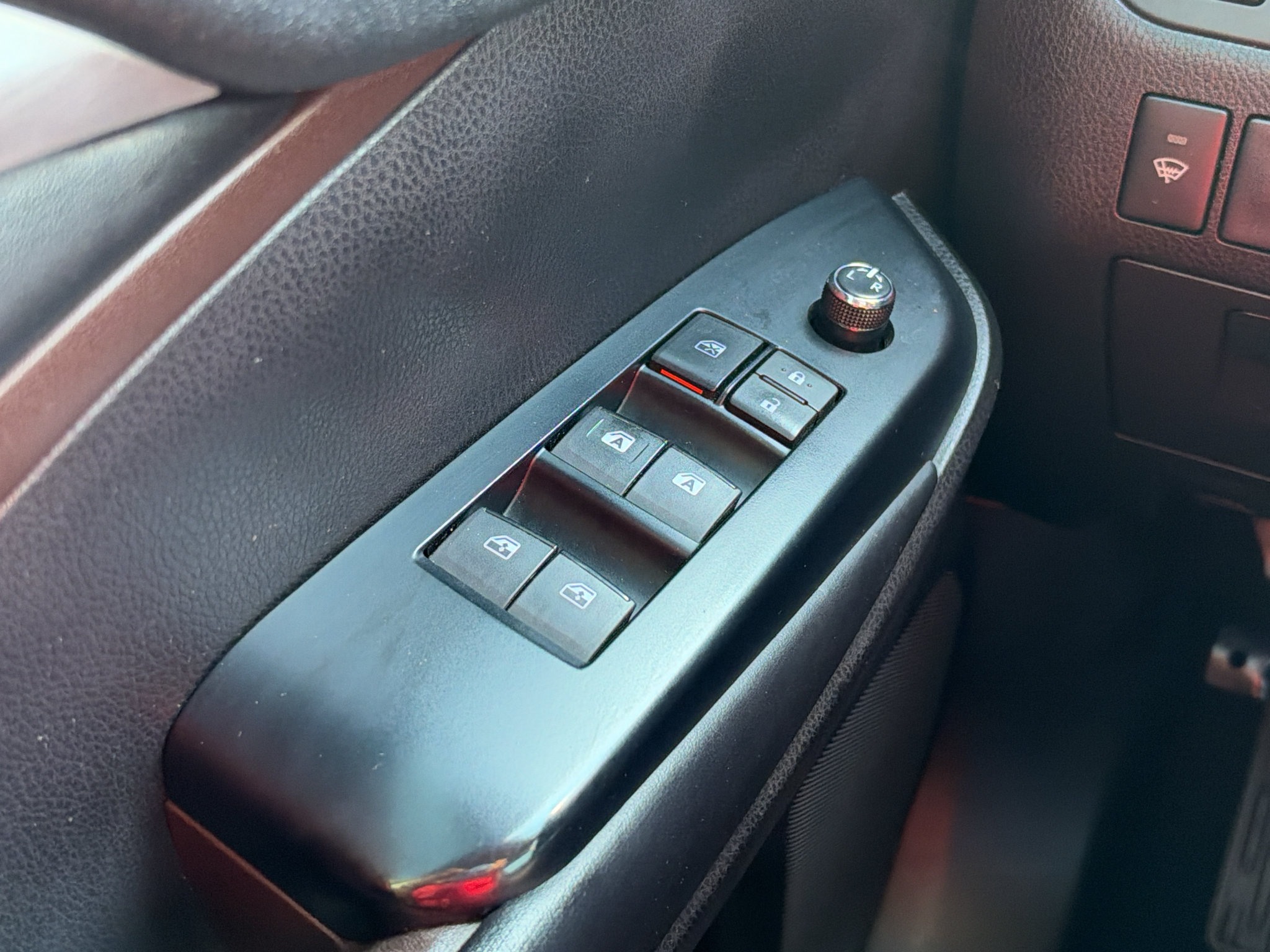 Used 2018 Toyota Highlander XLE FWD image 29