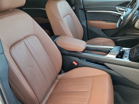 Used 2022 Audi e-tron Premium Plus w/ Premium Plus Package image 20