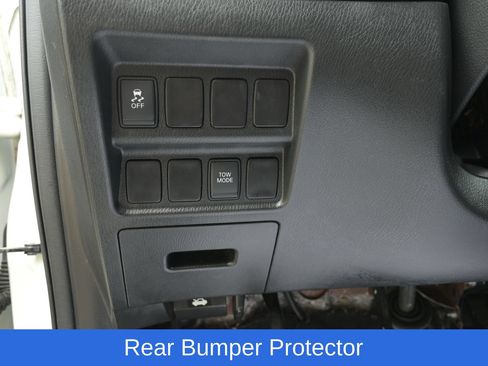 Used 2015 Nissan Pathfinder SV FWD image 19