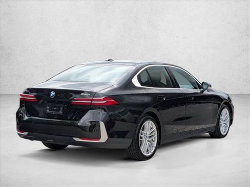 Used 2025 BMW 530i xDrive AWD/4WD image 5