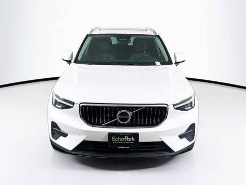 Used 2025 Volvo XC40 B5 Core image 2