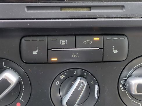 Used 2011 Volkswagen Jetta SE image 23