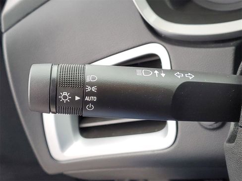 Used 2017 Chevrolet Equinox LT w/ Convenience Package image 17