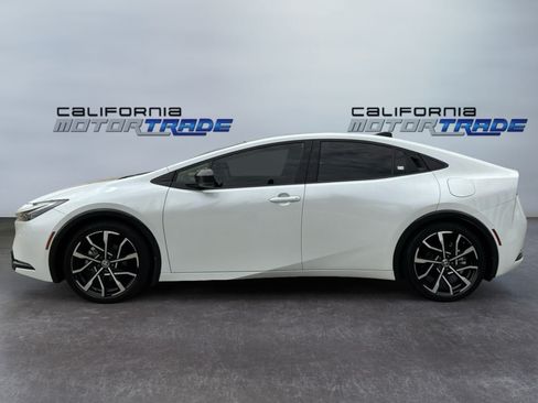Used 2025 Toyota Prius Plug-In Hybrid FWD image 8
