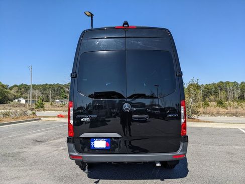 Used 2024 Mercedes-Benz Sprinter 2500 image 18