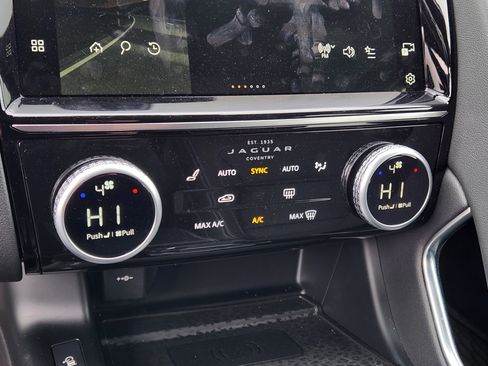 Used 2024 Jaguar E-PACE R-Dynamic SE image 20