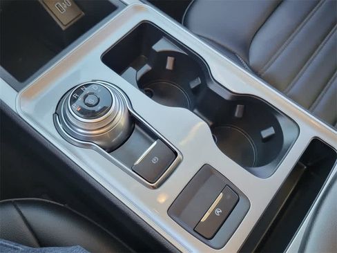 Used 2024 Ford Edge SEL image 18