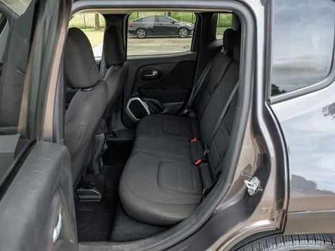 Used 2018 Jeep Renegade Latitude FWD image 41