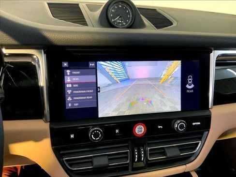 Certified 2025 Porsche Macan image 31