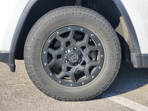 Used 2020 Jeep Grand Cherokee Laredo RWD image 5