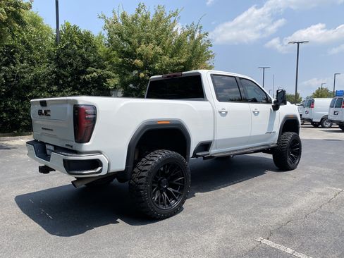 Used 2024 GMC Sierra 2500 AT4 w/ Technology Package AWD/4WD image 9