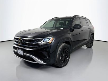Used 2023 Volkswagen Atlas SE w/ Black Wheel Package