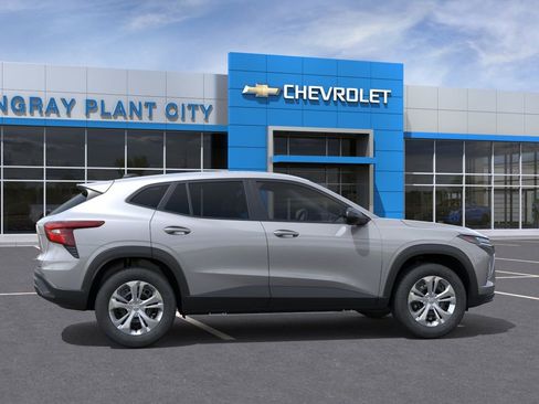 New 2026 Chevrolet Trax LS w/ Driver Confidence Package FWD image 5