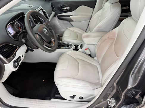 Used 2022 Jeep Cherokee Limited image 5