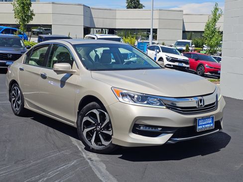 Used 2016 Honda Accord EX image 2