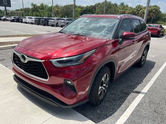 Used 2021 Toyota Highlander XLE FWD video 1