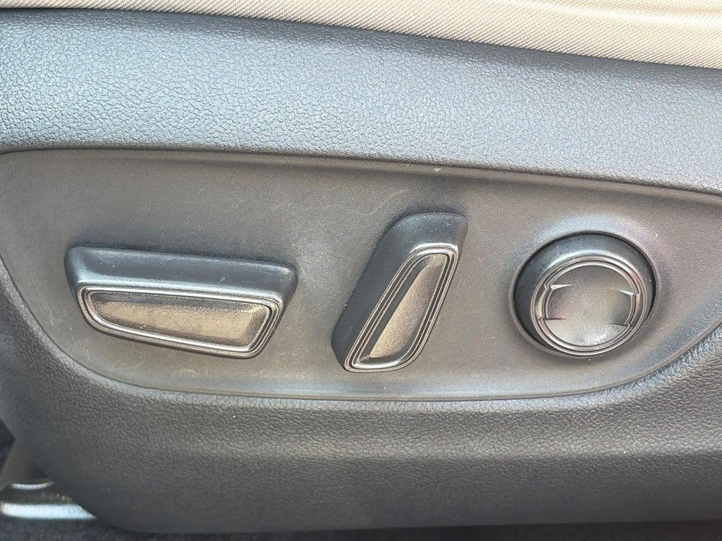 Used 2025 Toyota RAV4 XLE FWD image 19