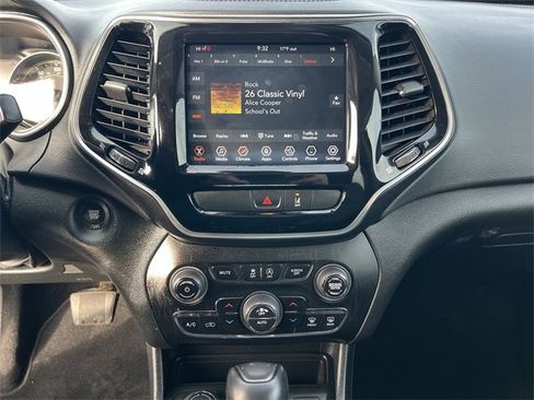 Used 2022 Jeep Cherokee Limited image 21