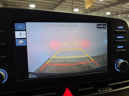 Used 2025 Hyundai Elantra SE image 19