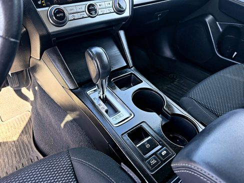 Used 2017 Subaru Outback 2.5i Premium image 18