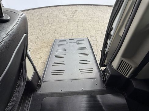 Used 2017 Dodge Grand Caravan SXT image 13