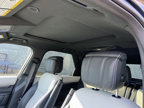 Certified 2024 Land Rover Discovery Metropolitan Edition image 19