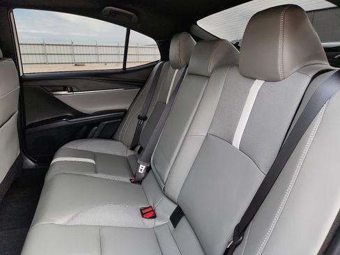 Used 2025 Toyota Camry SE image 10