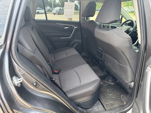 Used 2021 Toyota RAV4 XLE AWD/4WD image 17