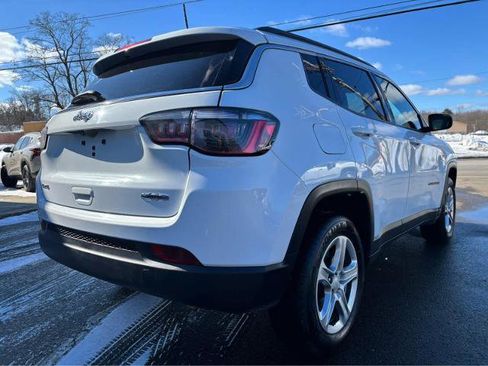 Used 2024 Jeep Compass Latitude AWD/4WD image 9