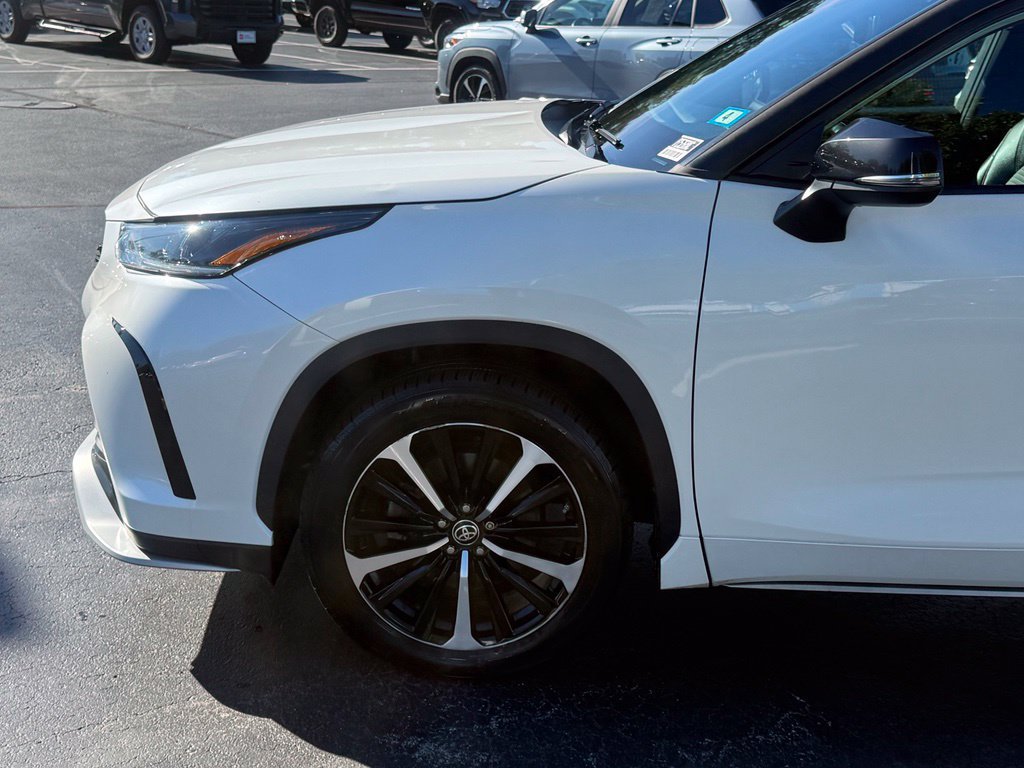 Certified 2021 Toyota Highlander XSE AWD/4WD image 2
