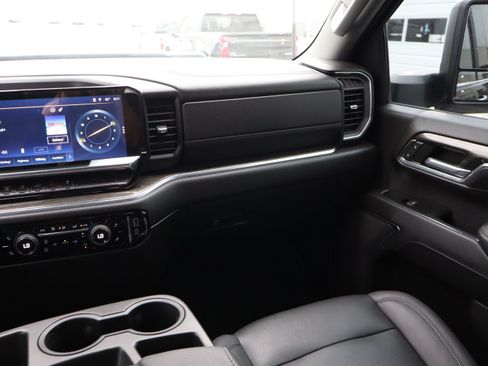 Used 2024 Chevrolet Silverado 2500 LTZ AWD/4WD image 16