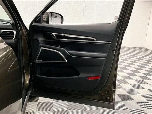 Used 2025 Kia Telluride S FWD image 21