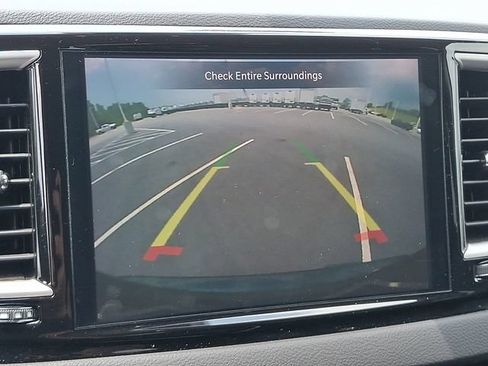 Used 2024 Chrysler Pacifica Touring-L FWD image 18