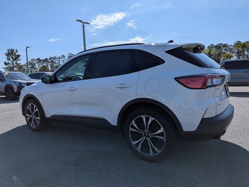 Used 2022 Ford Escape SE w/ SE Sport Appearance Package image 6