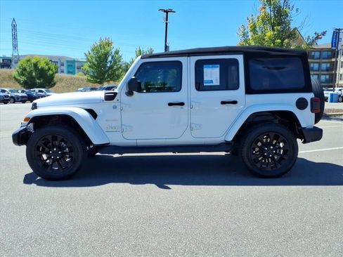 Used 2023 Jeep Wrangler Unlimited Sahara w/ Cold Weather Group AWD/4WD image 34