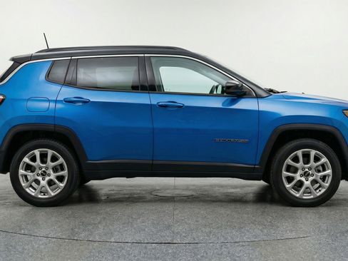 Used 2025 Jeep Compass Limited AWD/4WD image 11