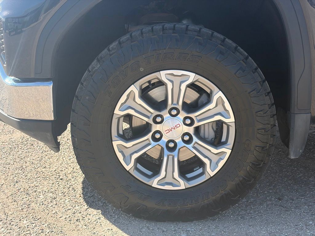 Used 2023 GMC Sierra 1500 SLT w/ X31 Off-Road Package AWD/4WD image 10