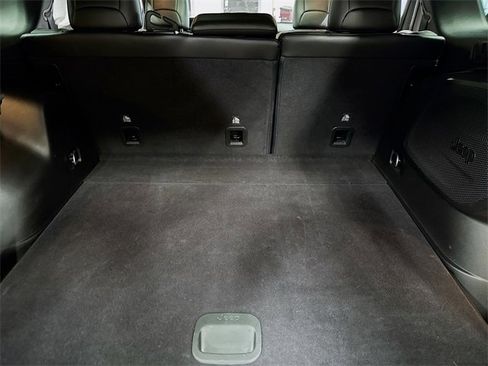 Used 2021 Jeep Cherokee Limited image 29