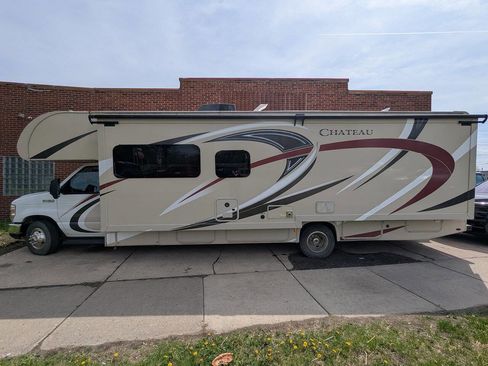 Used 2017 Ford E-450 and Econoline 450 Super Duty w/ Motorhome Prep Package RWD image 16